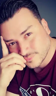 <em>Víctor R.</em>